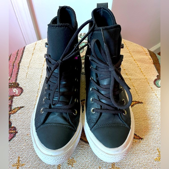 Converse Women’s Hi-Top Trainers - Picture 2 of 9